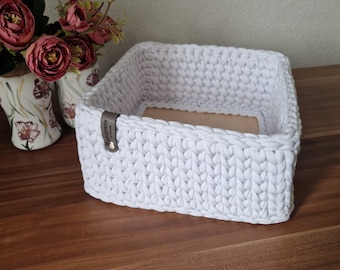 Square crochet baskets, storage baskets with wooden base