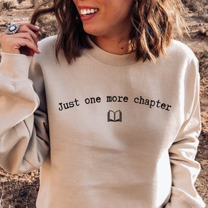 Just One More Chapter Sweatshirt, Bookworm Crewneck, Reading Sweater, Librarian, Book Lover Gift, Reading, Bookish, Booktok Sweatshirt