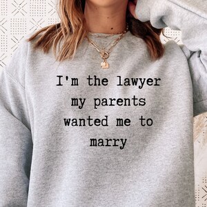 Sudadera women in law, sudadera de abogado, regalo de abogada, regalo de graduación de estudiante de derecho, regalo de abogado divertido, sudadera de asistente legal