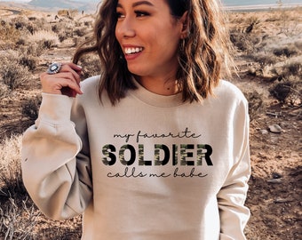 Il mio soldato preferito mi chiama Babe, felpa della moglie dell'esercito, regalo della moglie dell'esercito, ritorno a casa del dispiegamento, felpa della fidanzata dell'esercito, amore per il mio soldato