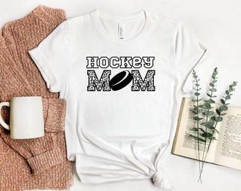 Hockey Mom Shirt, Hockey Mom Gift, Hockey Mom Leopard, Hockey Mom Life, Hockey Game Day, Saison de hockey, Chemise pour Hockey Mom, Cadeau pour maman