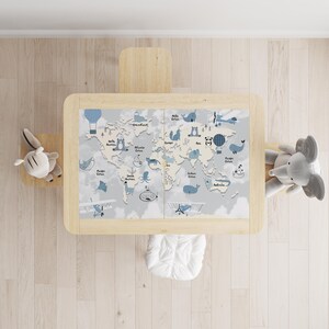 Ikea Flisat-tafelsticker, blauwe wereldkaart met dieren, educatieve vinylsticker, Montessori geografie tafel make-over, Peel-and-Stick-decor