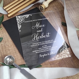 Acryl-Hochzeitseinladung Hochzeitseinladungen Acryl-Einladungen Rosen-Einladung Blumen-Einladung Rosa-rote Einladung Klare Einladung.