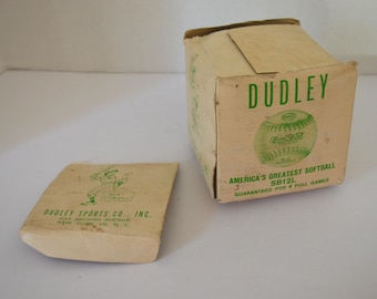 Pelota de sóftbol vintage de Dudley Sports Co. con caja