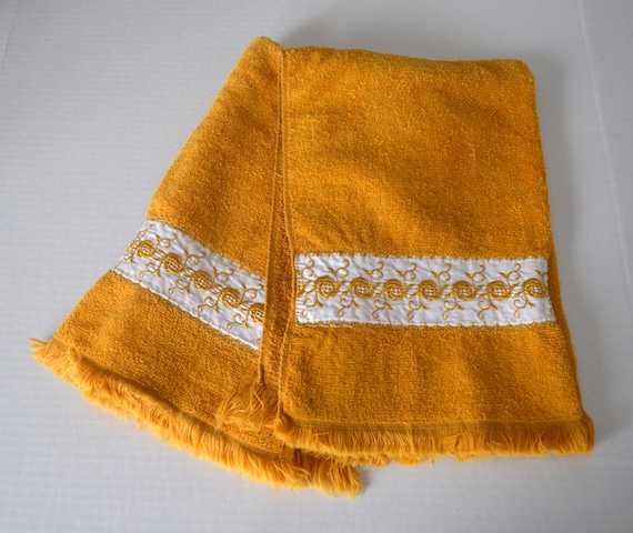 2 Vintage Wamsutta Heritage Mustard Yellow With White Ribbon With Floral  Design Hand Towels 