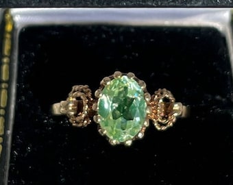 10k White Gold Oval Peridot And Diamond Ring CM-RM885W-08 10k White Gold Oval Peridot And Diamond Ring CM-RM885W-08