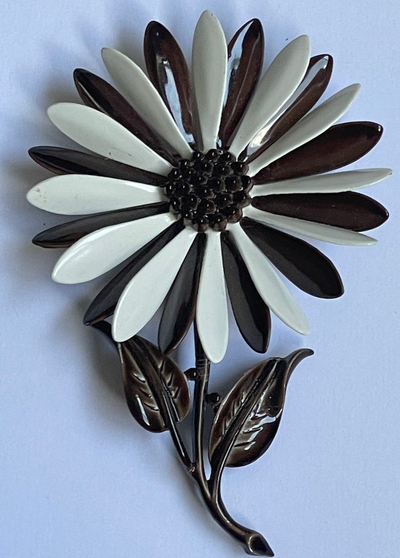 Vintage Painted Brown & White Flower by Hedy - image 2