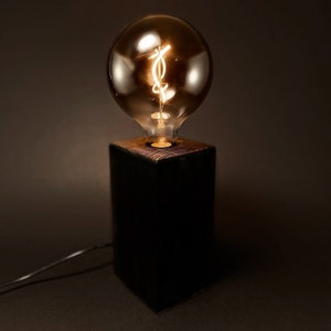 candeeiro de mesa de madeira