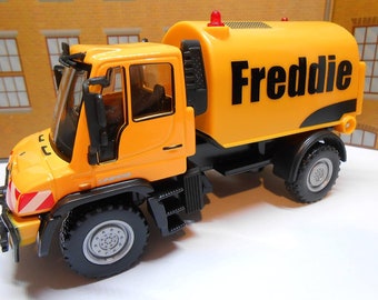 PERSONALISED NAME Toy Roadsweeper truck lorry Toy Car Model boy girl dad mom uncle grandad brother birthday christmas gift present New Boxed