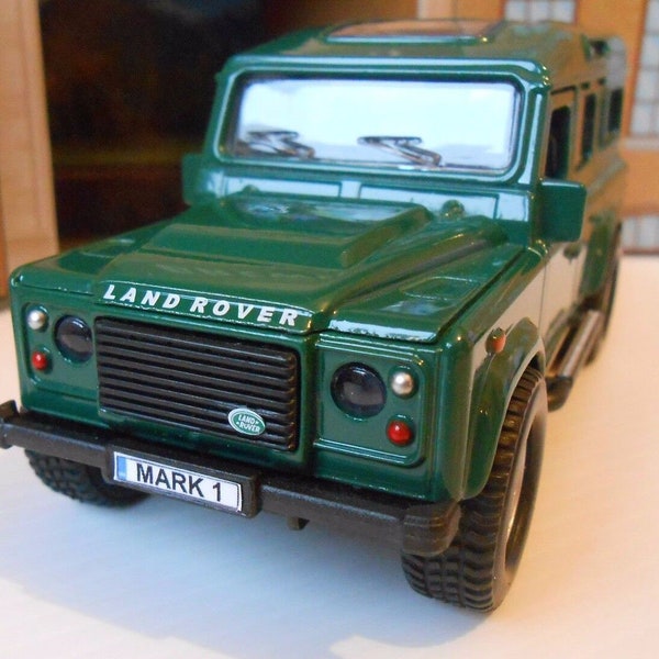 LANDROVER Defender with PERSONALISED PLATES Model Toy Car boy girl dad mom uncle grandad brother birthday gift present Boxed New!