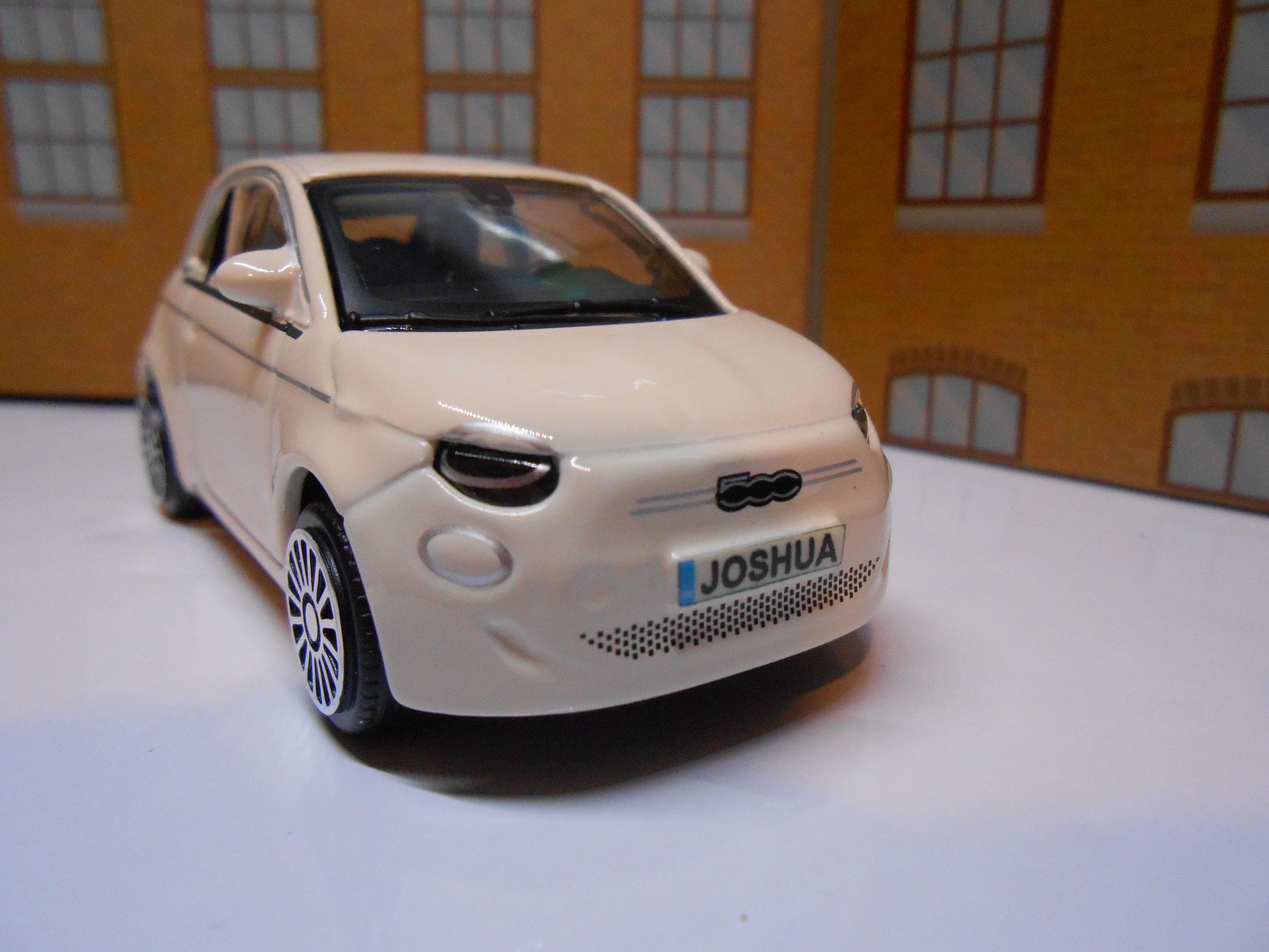 FIAT 500 ミニカーとFIAT 500置時計セット オフホワイト　レトロ Personalised White Fiat 500 Toy Car Model, Custom Number Plate, 1