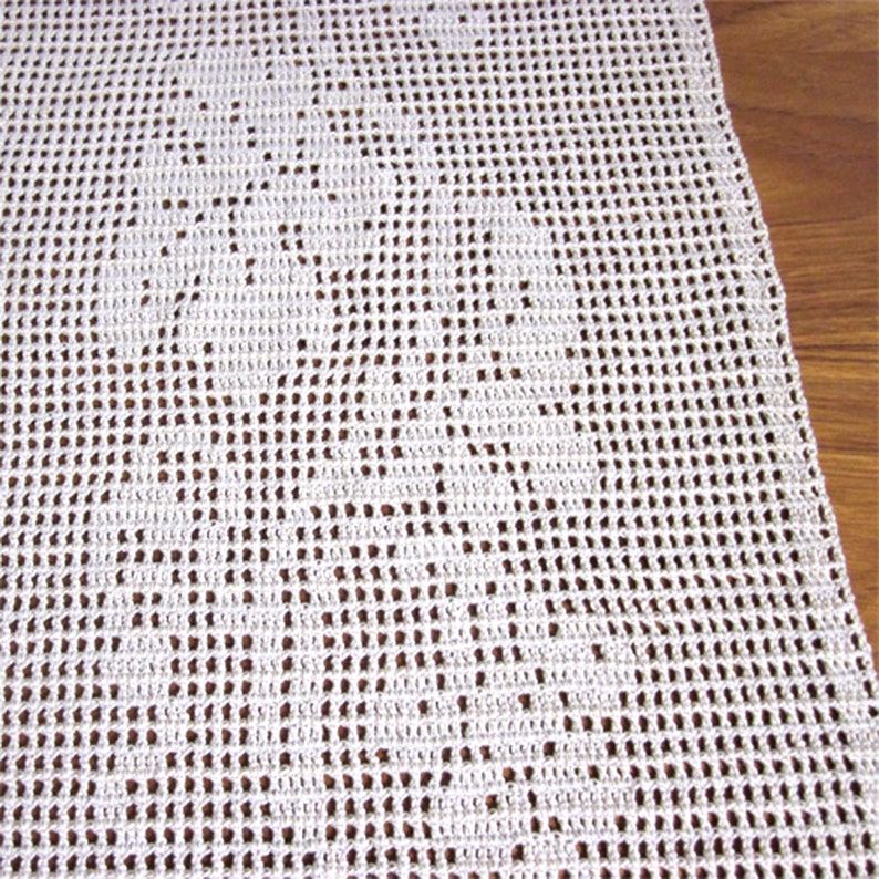 Filet-crochet Table Runner in Natural Color, Grape Leaves - Etsy
