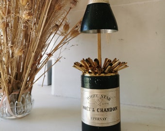 Frans antiek sigarettencompendium, fles met witte ster 'Champagne Moet & Chandon'