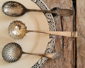 アンティークシルバーメッキのシュガーシフタースプーン、装飾ハンドル