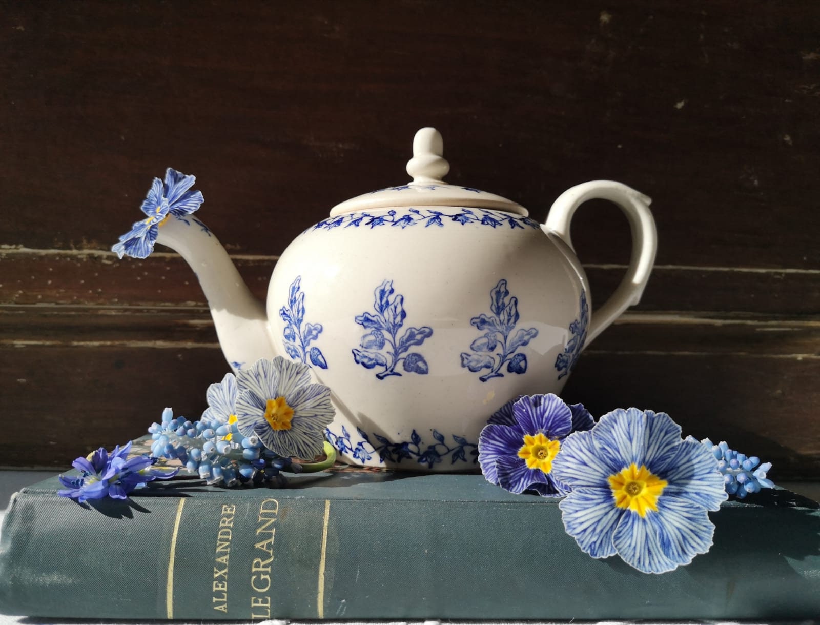 Français Théière en Grès Ancien, Fabriqué Par st Vallier', Gris Blanc & Colbalt Bleu Floral Design