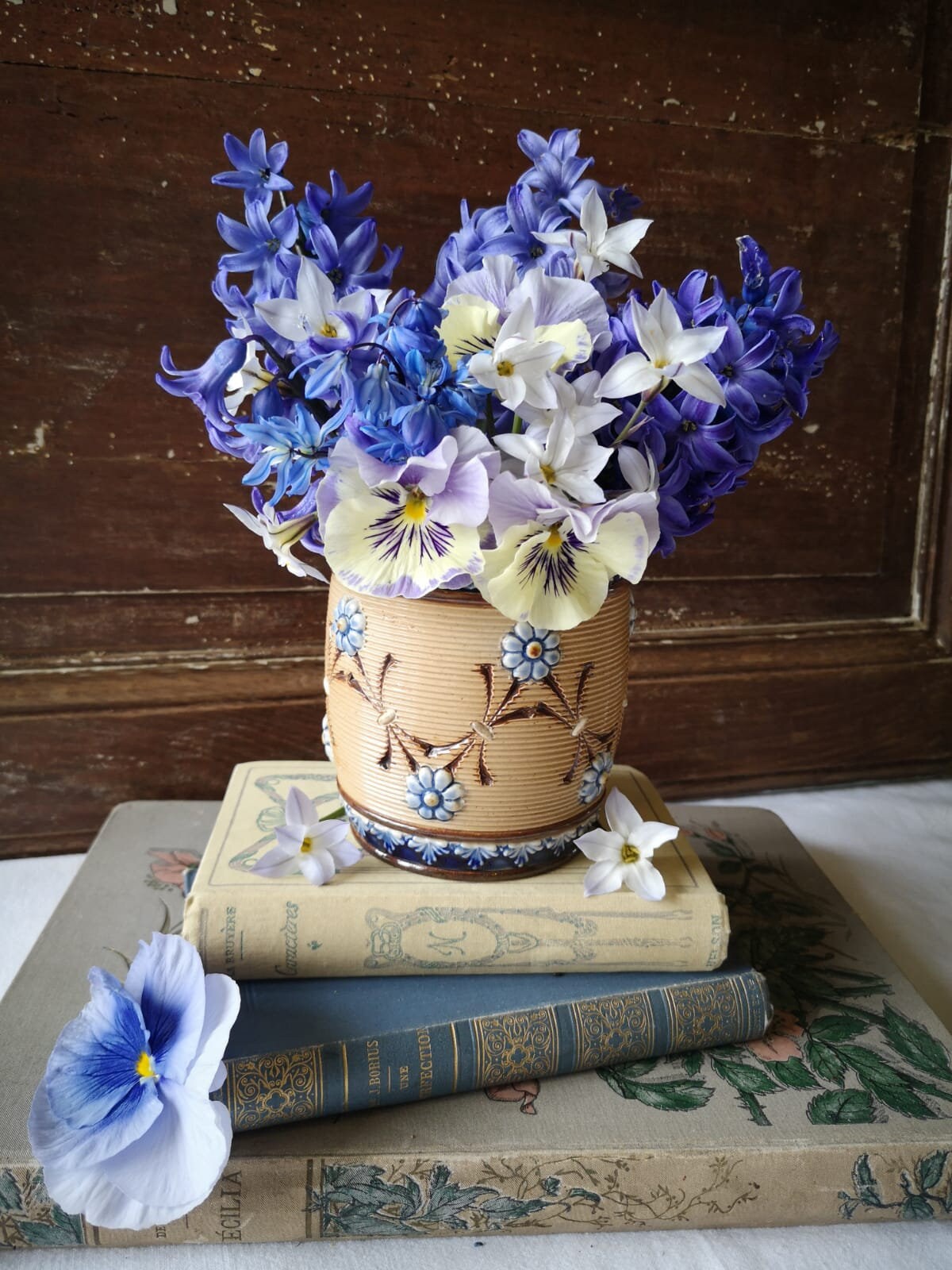 Pot en Grès Floral Antique Lambeth Royal Doulton, Jante Poinçonnée Argent, Pot d'ustensile Vintage, 