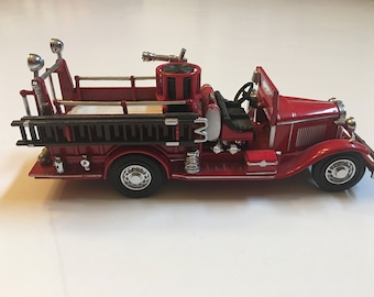 Fire Engine Series 1932 Ford AA Open Cab Fire Engine YFE-09