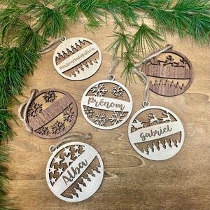 Personalized wooden Christmas ball – Walnut or maple tree decoration engraved with first name or message – Handmade ornament for Christmas