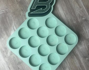 Rangement pour rondelles de hockey de la flotte de Boston : décoration murale pour salle de sport, cadeau pour les fans | Peut contenir de 16 à 20 rondelles Diamant moyen