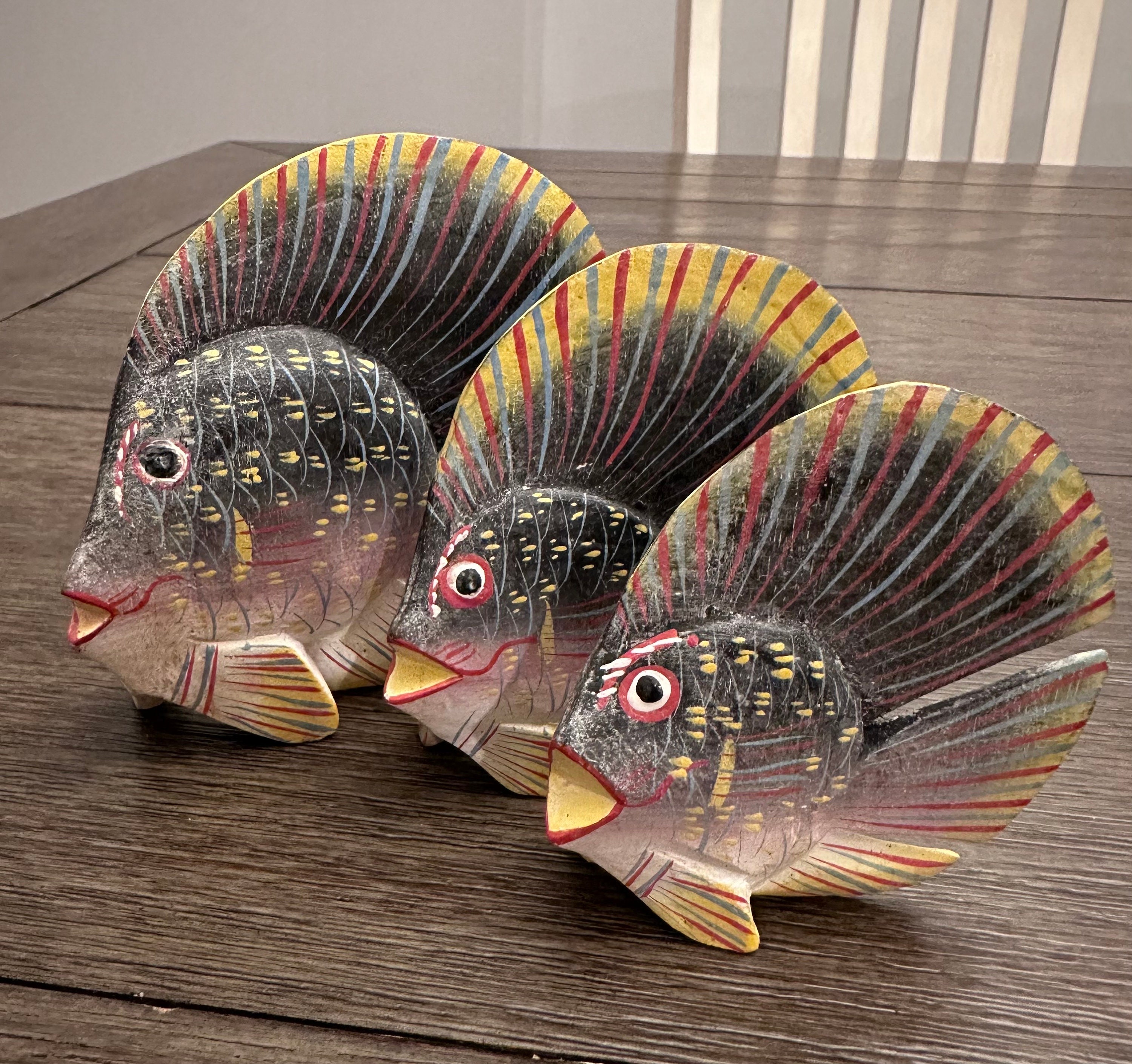 Vintage Hand Carved Wooden Tropical Fish Figurines: Folk Art Set