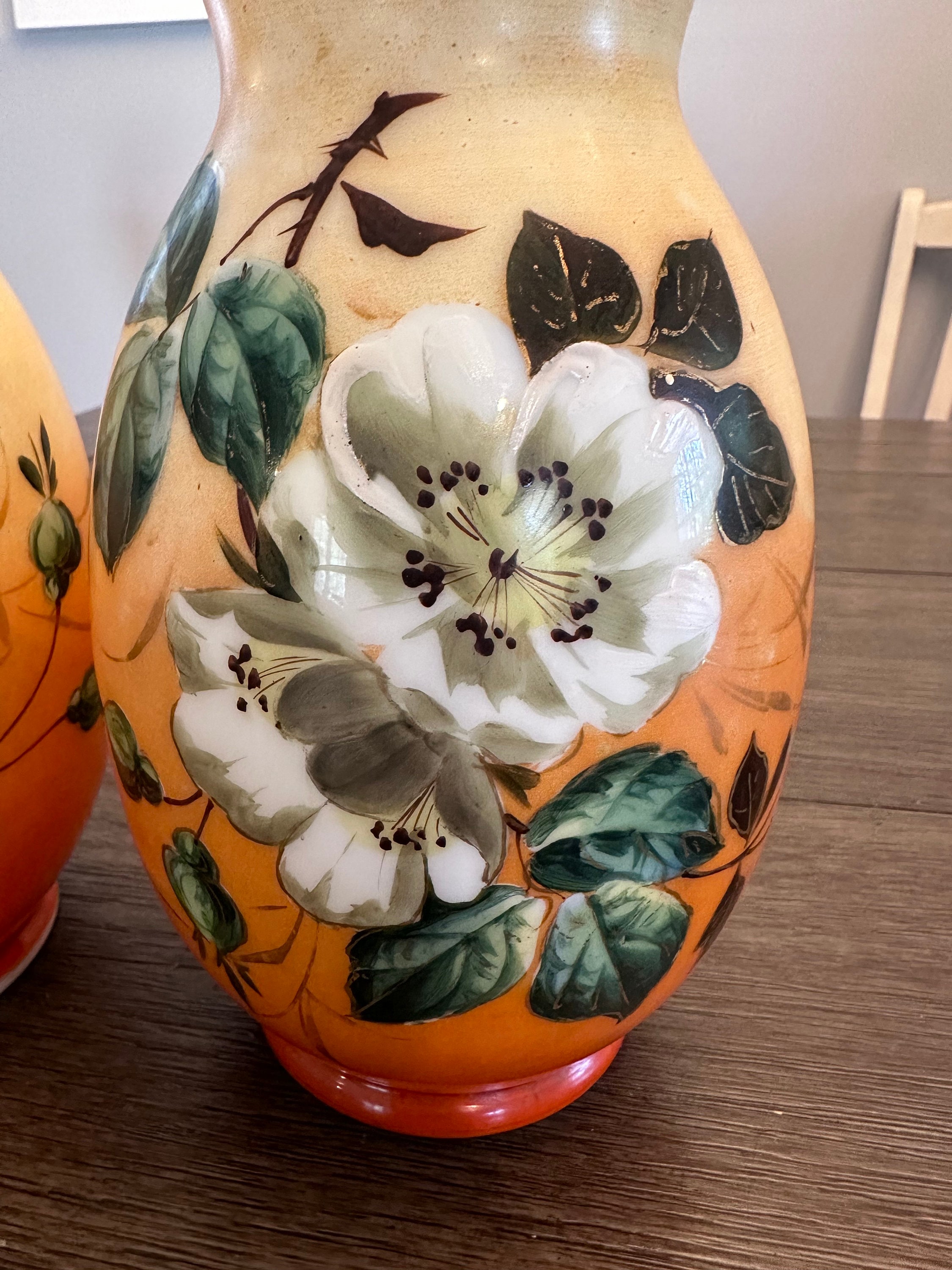 マウント・ワシントンの花瓶 Antique Mount Washington Glass Vases: Hand-painted Magnolia Floral