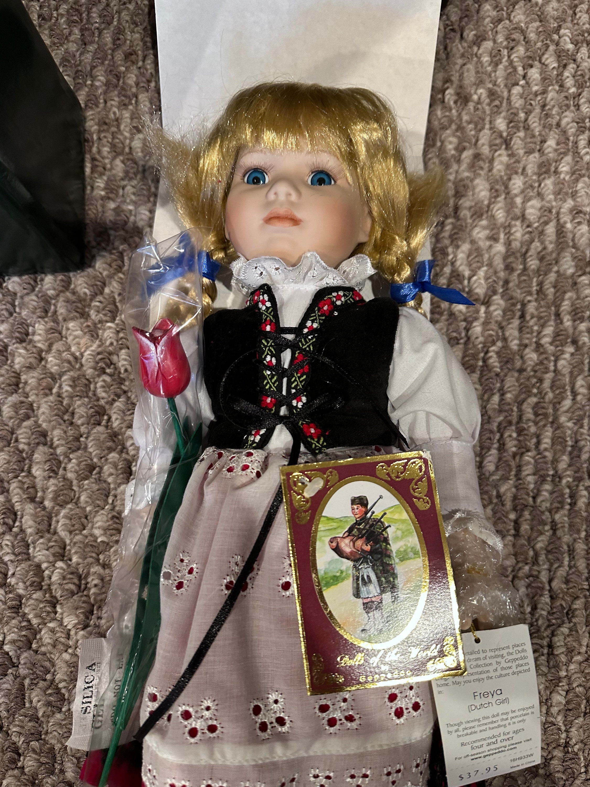 Geppeddo Freya Dutch Porcelain Doll - Dolls of the World - 15” - Etsy