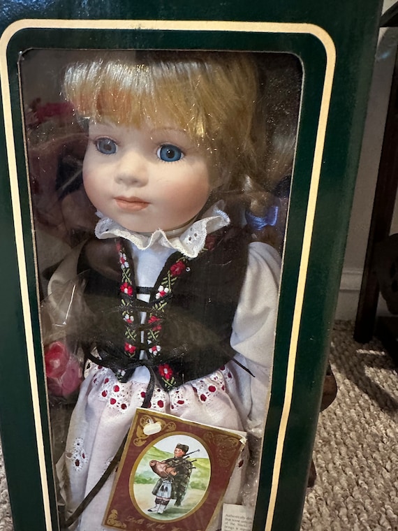 Geppeddo Freya Dutch Porcelain Doll - Dolls of the World - 15” - Etsy