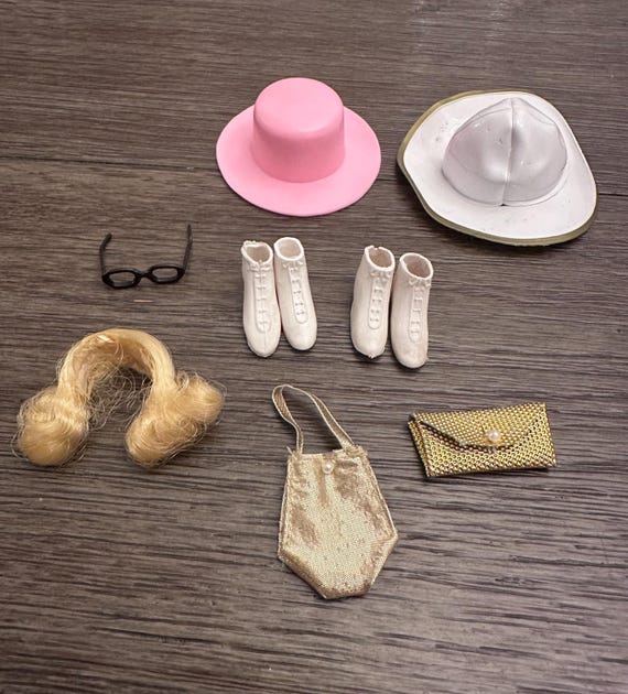 Vintage Barbie Accessory Lot: Shoes, Purse, Wig, Glasses  display picture 3