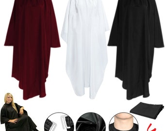 Pode incluir: Três capas de corte de cabelo em vermelho, branco e preto. As capas são feitas de um tecido macio e liso e têm um fecho de gancho e laço no pescoço. As capas são mostradas com uma modelo usando uma capa preta e um close-up do tecido e do fecho de gancho e laço.