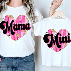 Mama e Mini Matching Valentine PNG, Dia dos Namorados Rosa PNG, Mamãe e Eu Png, Design de Sublimação de Pincelada Valentine, Download Digital