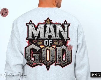 Puede incluir: Sudadera gris claro con un gráfico desgastado que dice "MAN OF GOD" en una fuente audaz y agrietada. El diseño incluye una corona y una cara de león. Es una prenda de vestir casual.