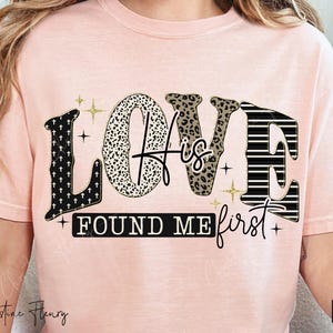 Zijn liefde vond mij eerst png, bijbelvers png, christelijke vrouw shirt sublimatieontwerp, christelijke sublimatie, Jezusliefhebber png