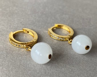 Mondstein Baumeln Hoop Ohrringe, Gold Kristall Huggie Ohrringe