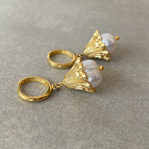Boucles D'oreilles Créoles En Perles De Cristal Blanc Doré à L'or Jaune 14k - Élégant Et Brillant