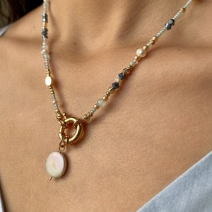 Halsband med pärlemor, 14K guldpläterade pärlor, kristallkvarts choker