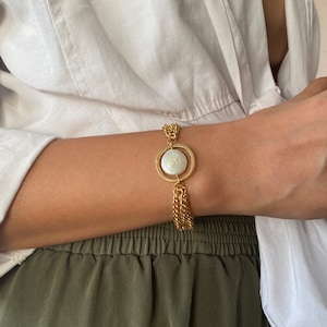 Coin Baroque Pearl Bracelet Women Large Pearl Bracelet Gold Circle Baroque Bracelet Statement Chain Bracelet Gold Filled Layering Bracelet