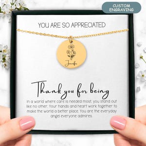 Regalo de agradecimiento personalizado para el cuidador con flor de nacimiento en acero inoxidable chapado en oro de 18 k, chapado en oro rosa de 18 k