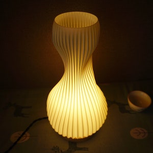 Gefaltete Hulu Tischlampe Retro Design Leuchte für Schlafzimmer, Wohnzimmer 3D gedruckte Lampe Bild 3