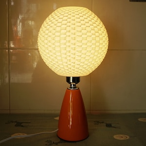 Round Table Lamp Minimal Design Bedside Lamp of Ceramic Base and 3D Printed Shade