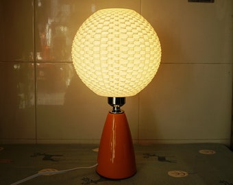 Round Table Lamp Minimal Design Bedside Lamp of Ceramic Base and 3D Printed Shade