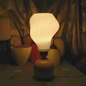 Lampe champignon Lampe de table rétro Lampe Art Déco Base en céramique imprimée en 3D Abat-jour champignon Ampoule DEL 5W image 9