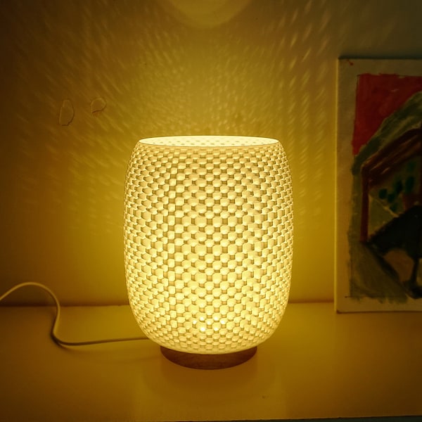 Bedside Lamp with 3D Printed Lampshade and Wooden Base | Desk Light | USB Powered