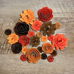 Assortiment de fleurs en papier roulé orange clair/orange/marron, 24 pièces