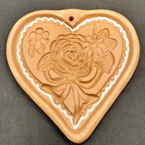 Molde de biscoito vintage dos anos 80 5,5&quot; em forma de coração prensado Art Pottery Hartstone 5&quot;