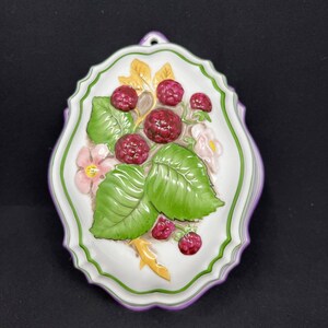1986 Le Cordon Bleu Porcelain Ceramic Food Mold raspberry FranklinMint Wall Deco