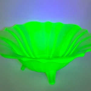 Vintage 8 1/2&quot; Frosted Green Vaseline Footed Bowl. Very Good Condition