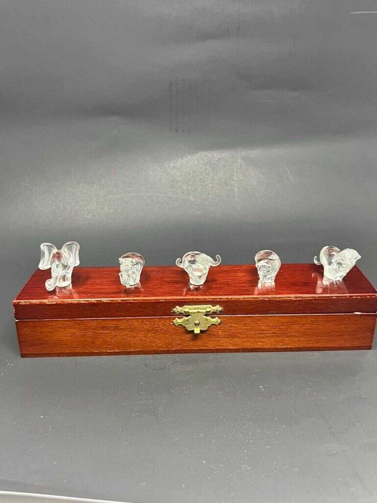 スワジランド産のNgwenyaガラス製動物置物5体セット（オリジナル木