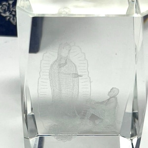 Decorative Virgin Mary and Juan Diego 3D Laser Etched Glass Paperweight 3&quot;