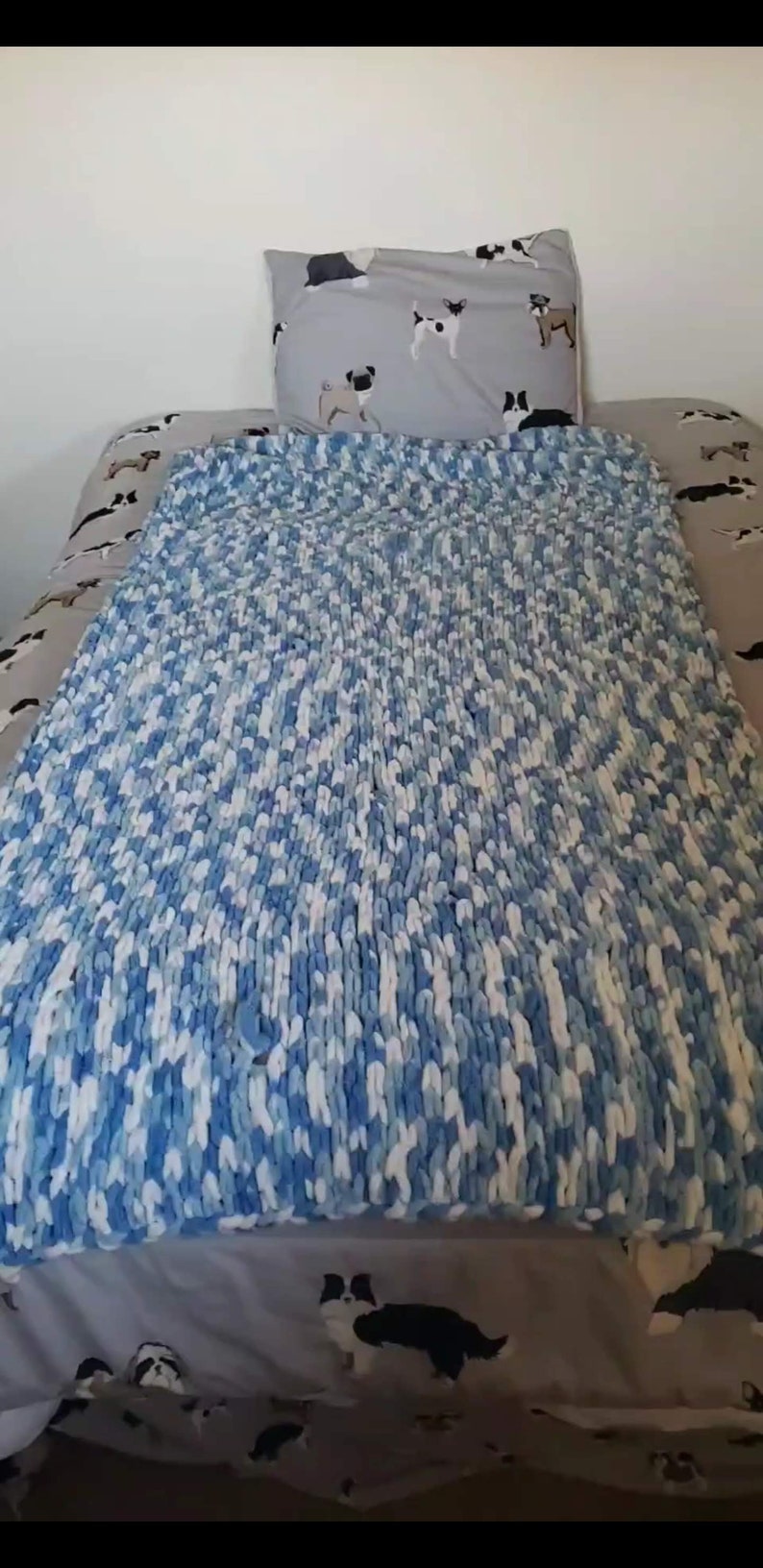 Full Size Blue and White Loopyarn Blanket
