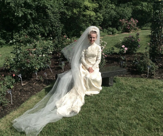 Vintage Bridal Gown circa 1960s Sheath Bridal wit… - image 4
